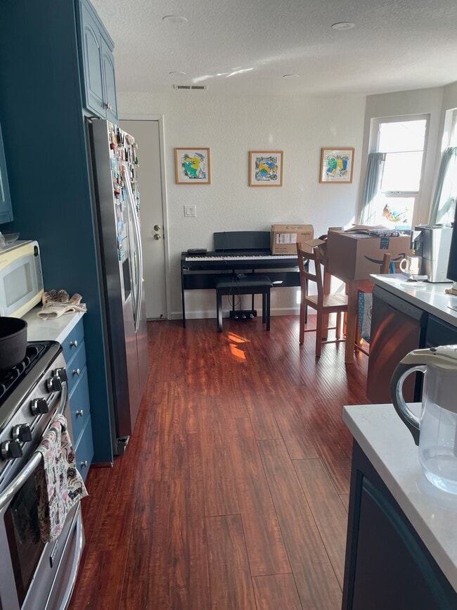 Foto del edificio - 127 Shepardson Ln