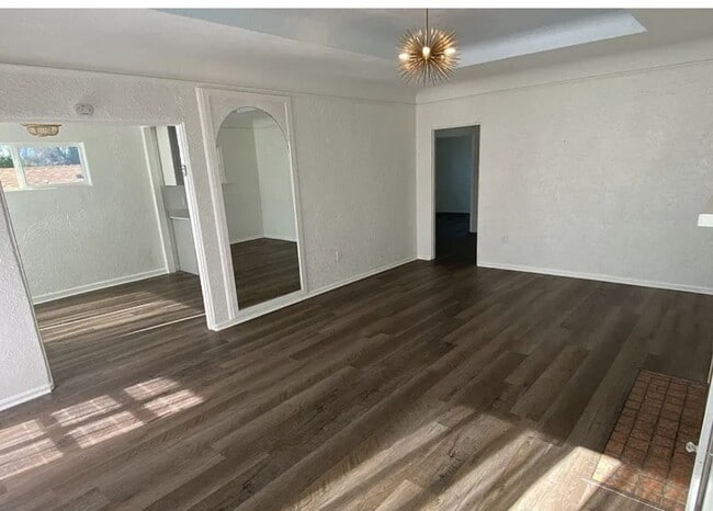 Building Photo - Charming 2 Bed, 1 Bath Home with Modern Up...