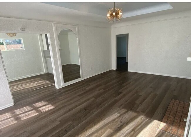 Foto del edificio - Charming 2 Bed, 1 Bath Home with Modern Up...
