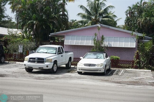 Building Photo - 1113 SW 15th Ave