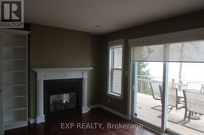 Building Photo - 2674 Lakeshore Dr