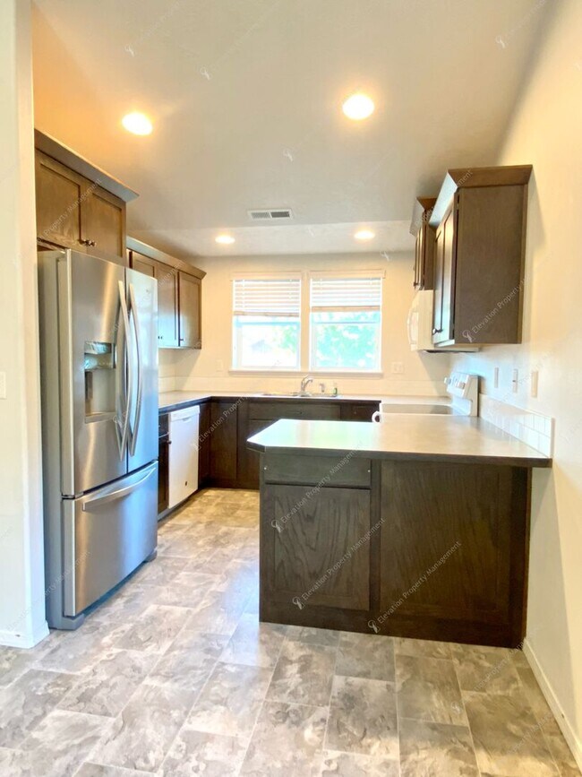 Foto del edificio - Central Oregon Living: Bright Home with Fi...