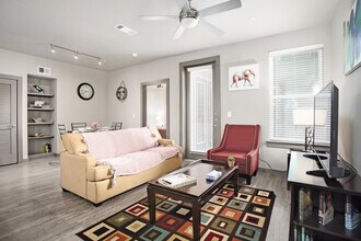 Building Photo - 976 S Braeswood Blvd