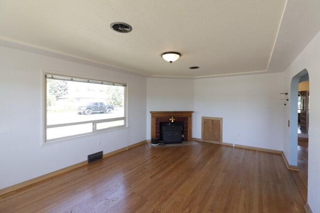 Building Photo - Charming 2 Bed / 1 Bath Home in Redmond!