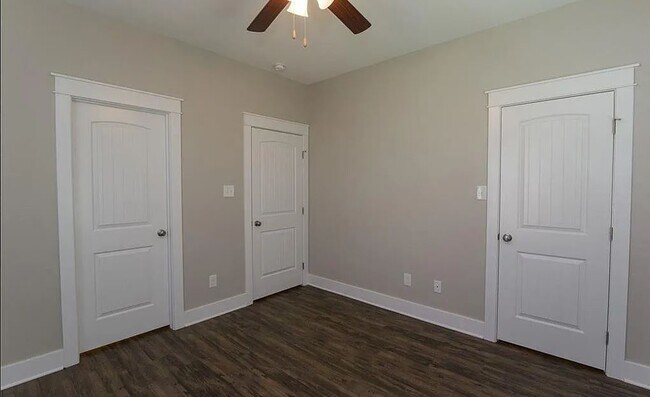 Foto del edificio - 124 Waverly Dr