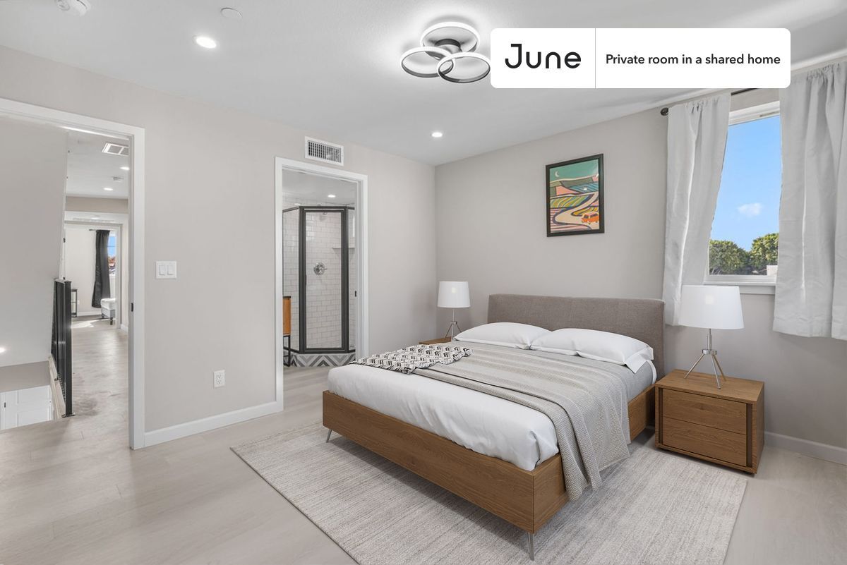 Primary Photo - Private bedroom in 5 bed/5 bath Home