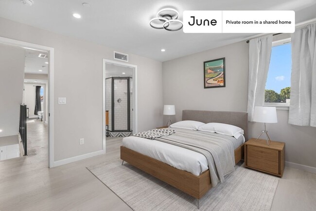 Building Photo - Private bedroom in 5 bed/5 bath Home
