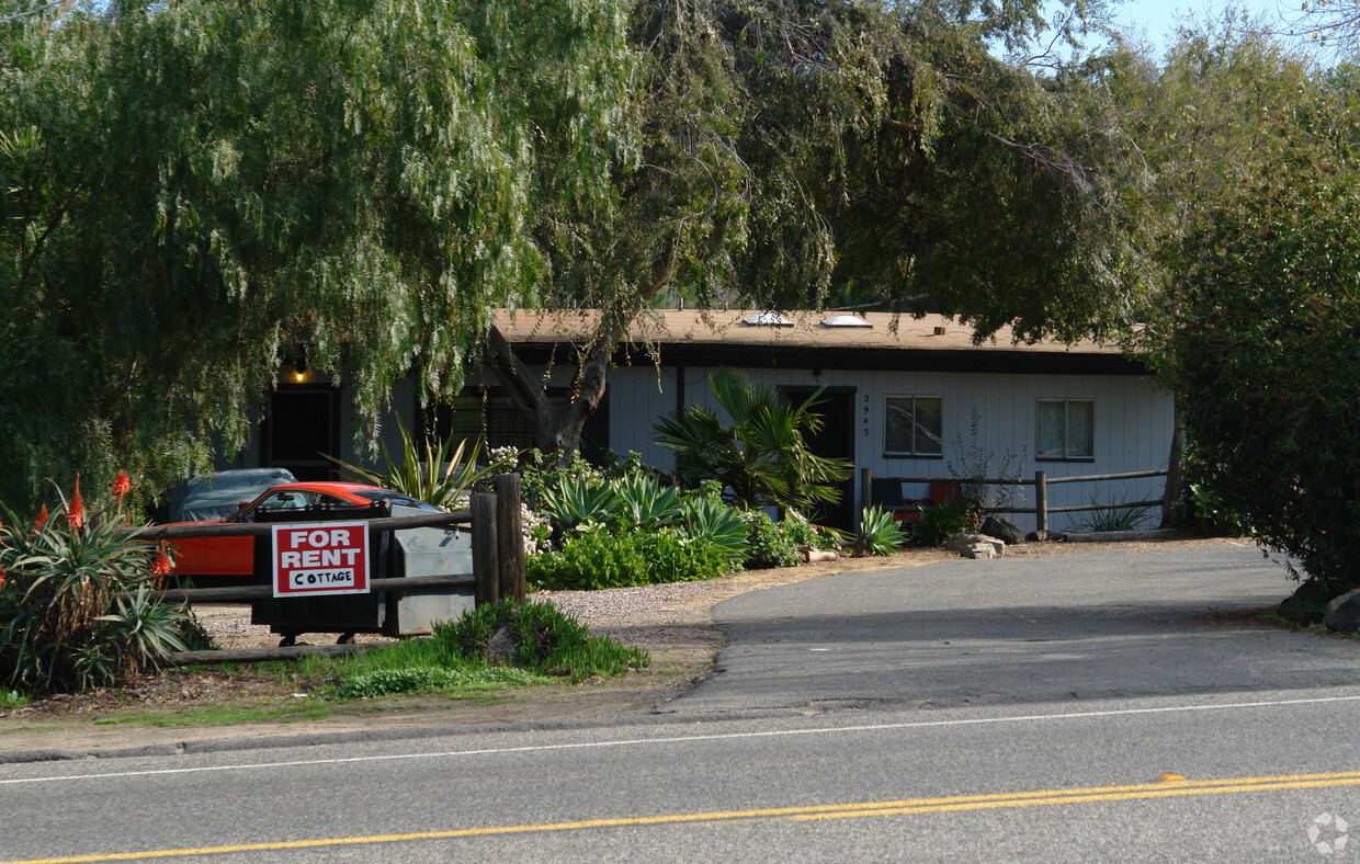 Primary Photo - 2943-2945 E Vista Way