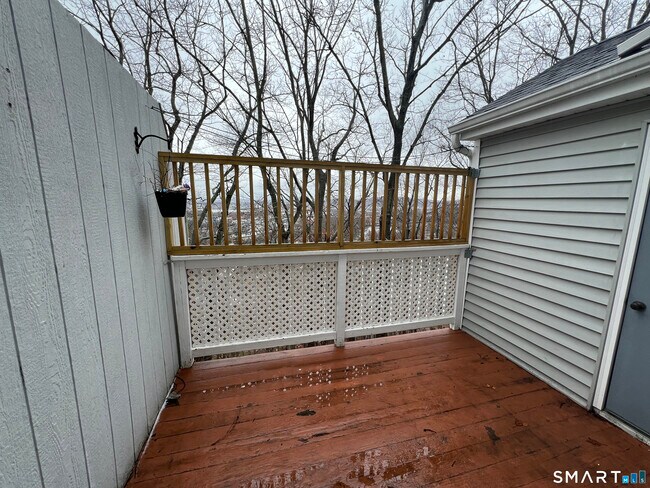 Building Photo - 1423 Quinnipiac Ave