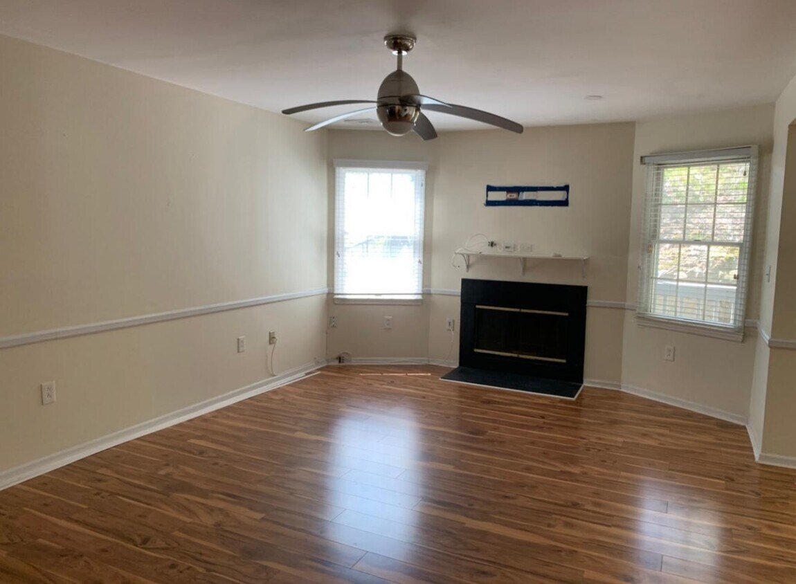 Primary Photo - 75 Quartz Ln