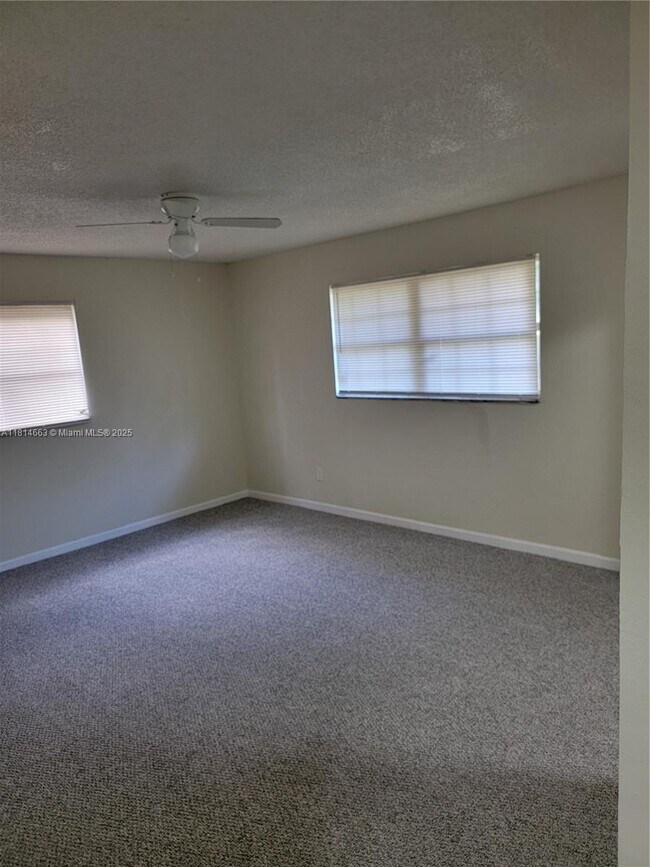 Building Photo - 4285 Solomon Dr