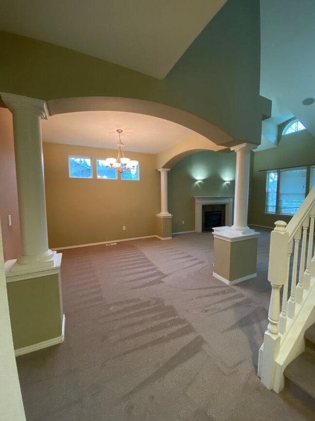 Building Photo - Spacious and Unique Home , 3 Bedroom, 2.5 ...