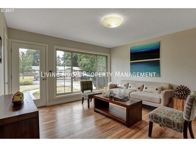 Building Photo - 11826 NE Sacramento St