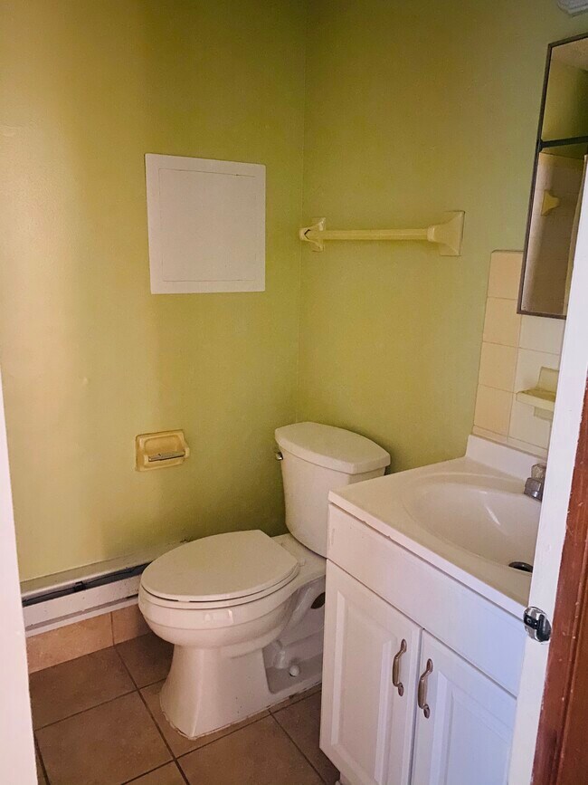 Hallway bathroom - 304 26th St