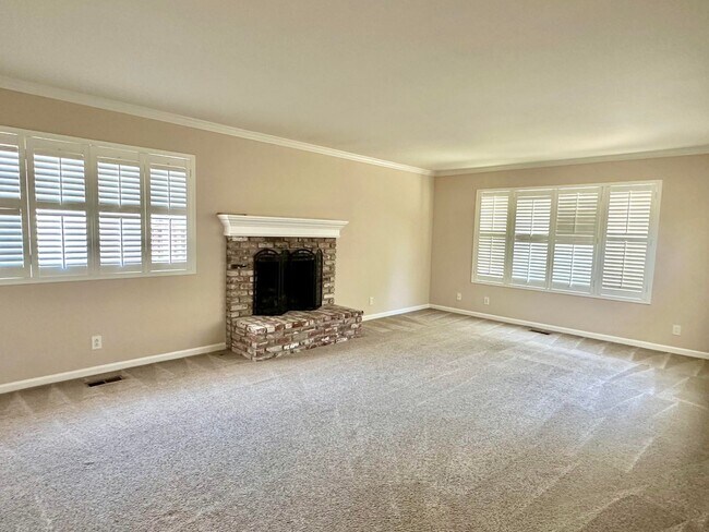Building Photo - $4350 / 3 BR GORGEOUS REMODELED SUNNYVALE ...