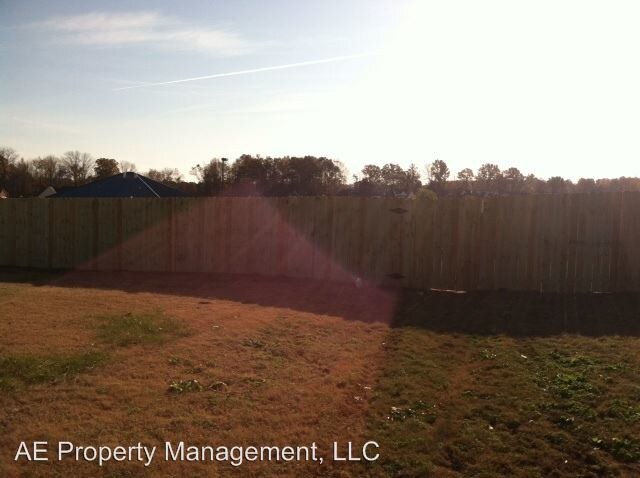 Building Photo - 4 br, 2.5 bath House - 1562 Meade Lake