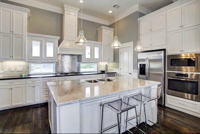 Foto del edificio - 2115 Bidwell Dr