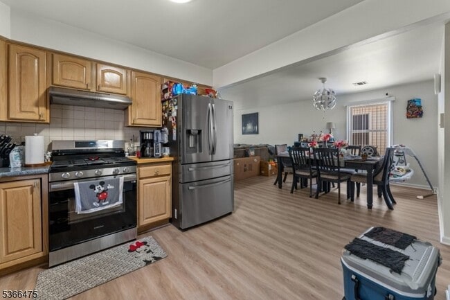 Building Photo - 401-403 E Kinney Street Unit