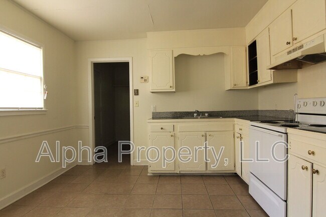 Building Photo - 38 Cotswold Terrace