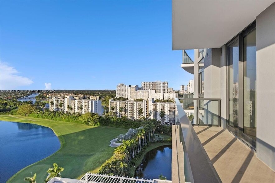 Foto principal - 101 Diplomat Pkwy