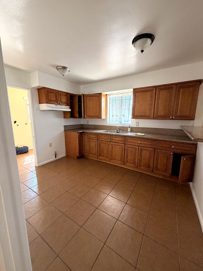 Building Photo - 1314-1318 W 94th St