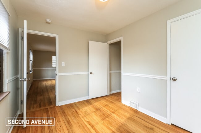 Building Photo - 2015 Plainview Ave