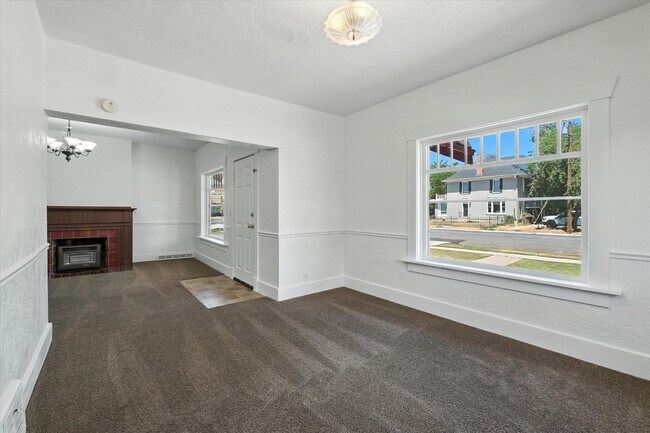 Building Photo - 90 W 200 S