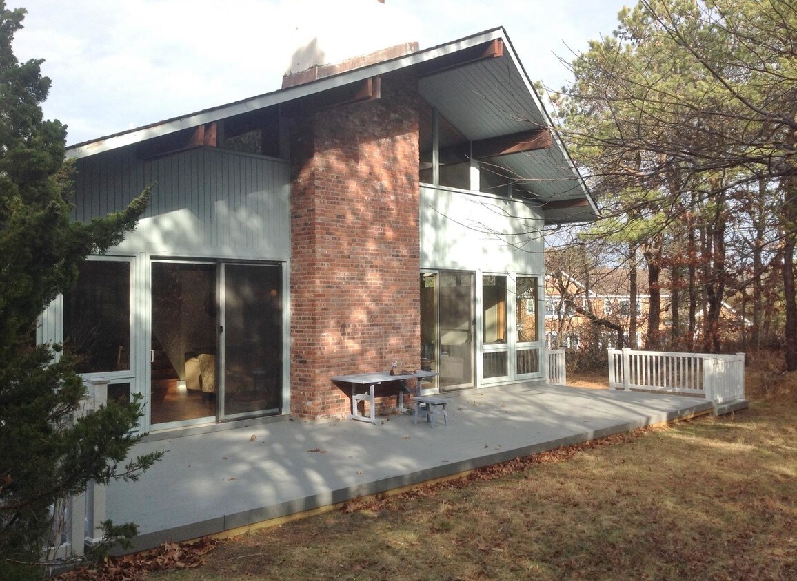 Primary Photo - 204 Head of Pond Rd