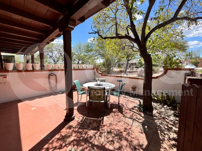 Building Photo - 457 S Paseo Quinta