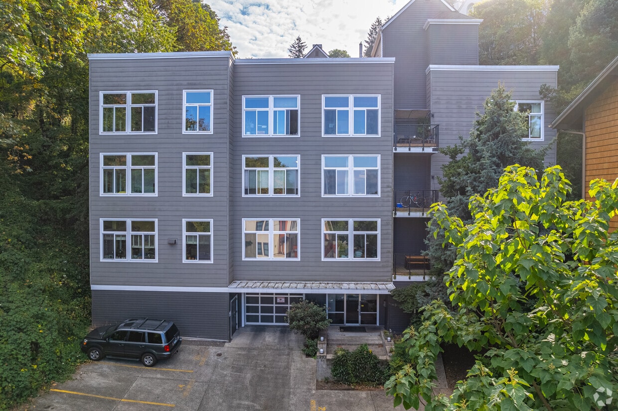 Primary Photo - Carlisle Condominiums