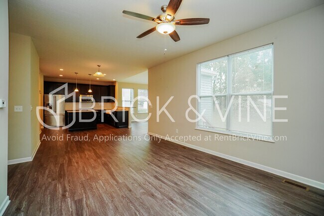Foto del edificio - 2480 Ridgeway Ave