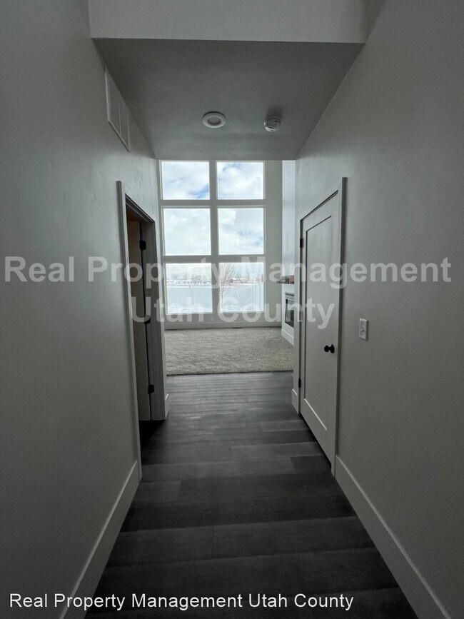 Building Photo - 3 br, 2.5 bath House - 181 S 250 E Unit B