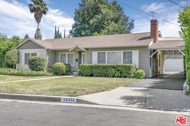 Building Photo - 15436 Camarillo St
