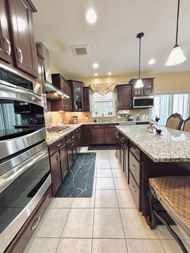 Foto del edificio - ONE OF A KIND 5bed/4bath!  *HOME THEATER* ...