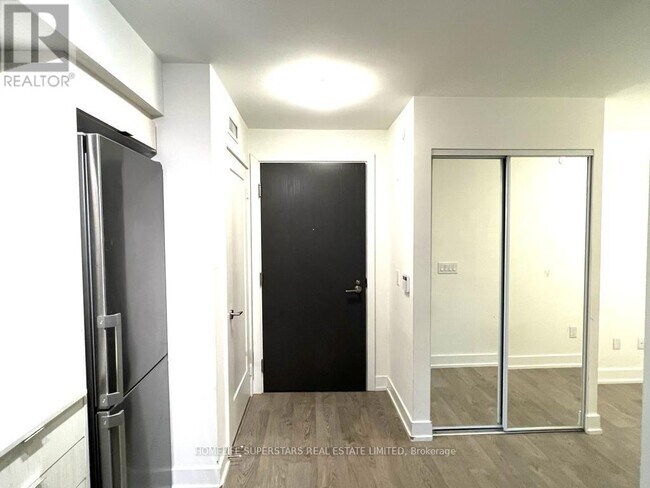 Photo du bâtiment - 5 Mabelle Ave