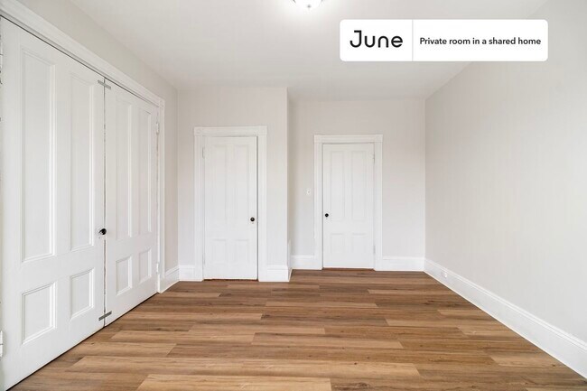 Foto del edificio - Private bedroom in 3 bed/1 bath Home