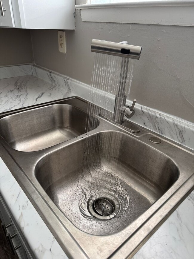 Building Photo - 4906 Baring Ave