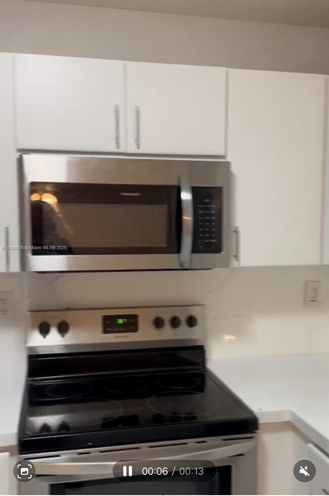 Foto del edificio - 986 NW 136th Ct