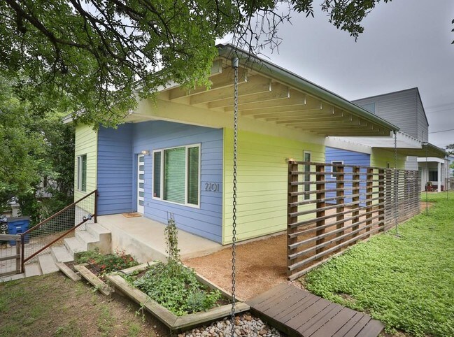 Building Photo - 2201 S L Davis Ave