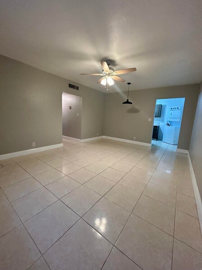 Foto del edificio - 4105 Woodside Dr