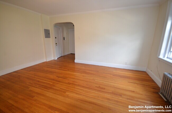 Building Photo - 2045 Commonwealth Ave