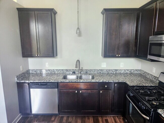 Foto del edificio - 7874 Cottonwood Ln