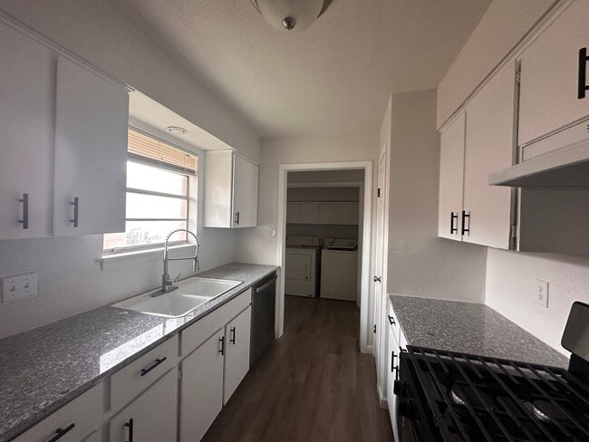 Foto del edificio - 6623 NW Denver Ave