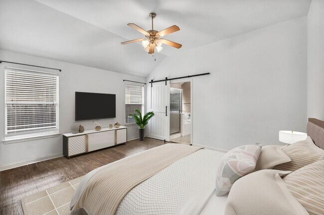 Foto del edificio - 10320 Big Thicket Dr
