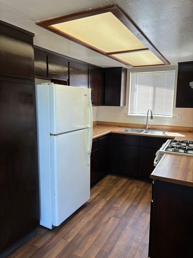 Building Photo - 2 Bedroom 1 Bath Home