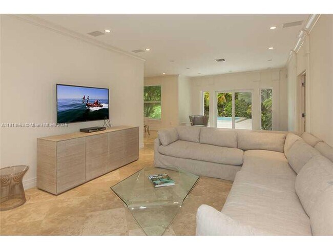 Foto del edificio - 745 Lakeview Dr
