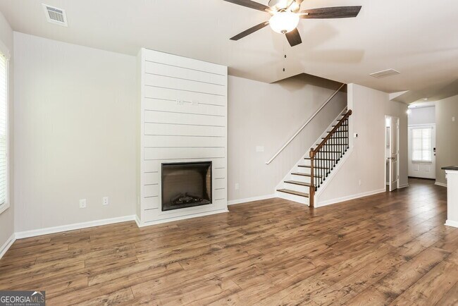 Building Photo - 1115 Spring Marsh Ct NE