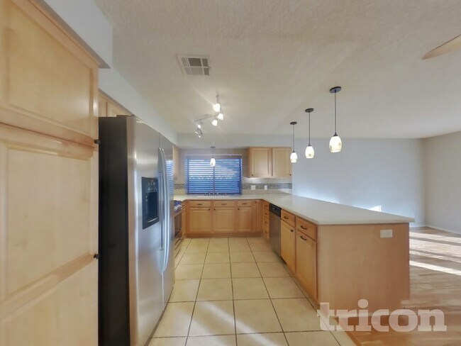 Foto del edificio - 709 Honeybee Ct