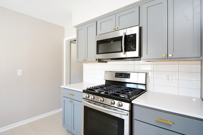 Stainless Steel appliances - 5204 Grandview Ln