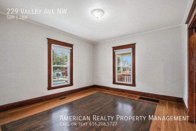 Foto del edificio - 229 Valley Ave NW